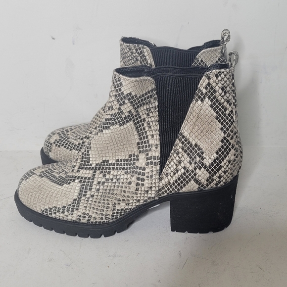 MIA Jody Snake Embossed Chelsea Boot SZ 7.5